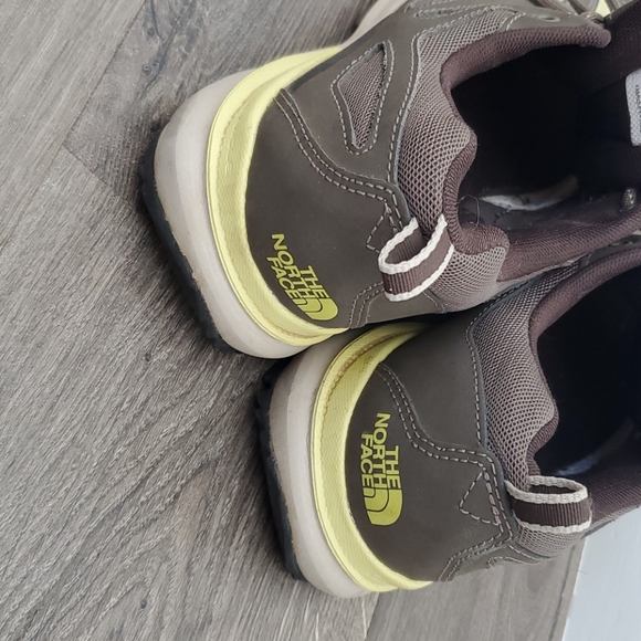 Womens North Face Hiking shoes - Picture 3 of 6